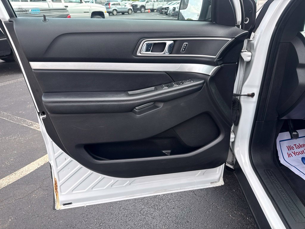Certified 2017 Ford Explorer XLT FWD image 11