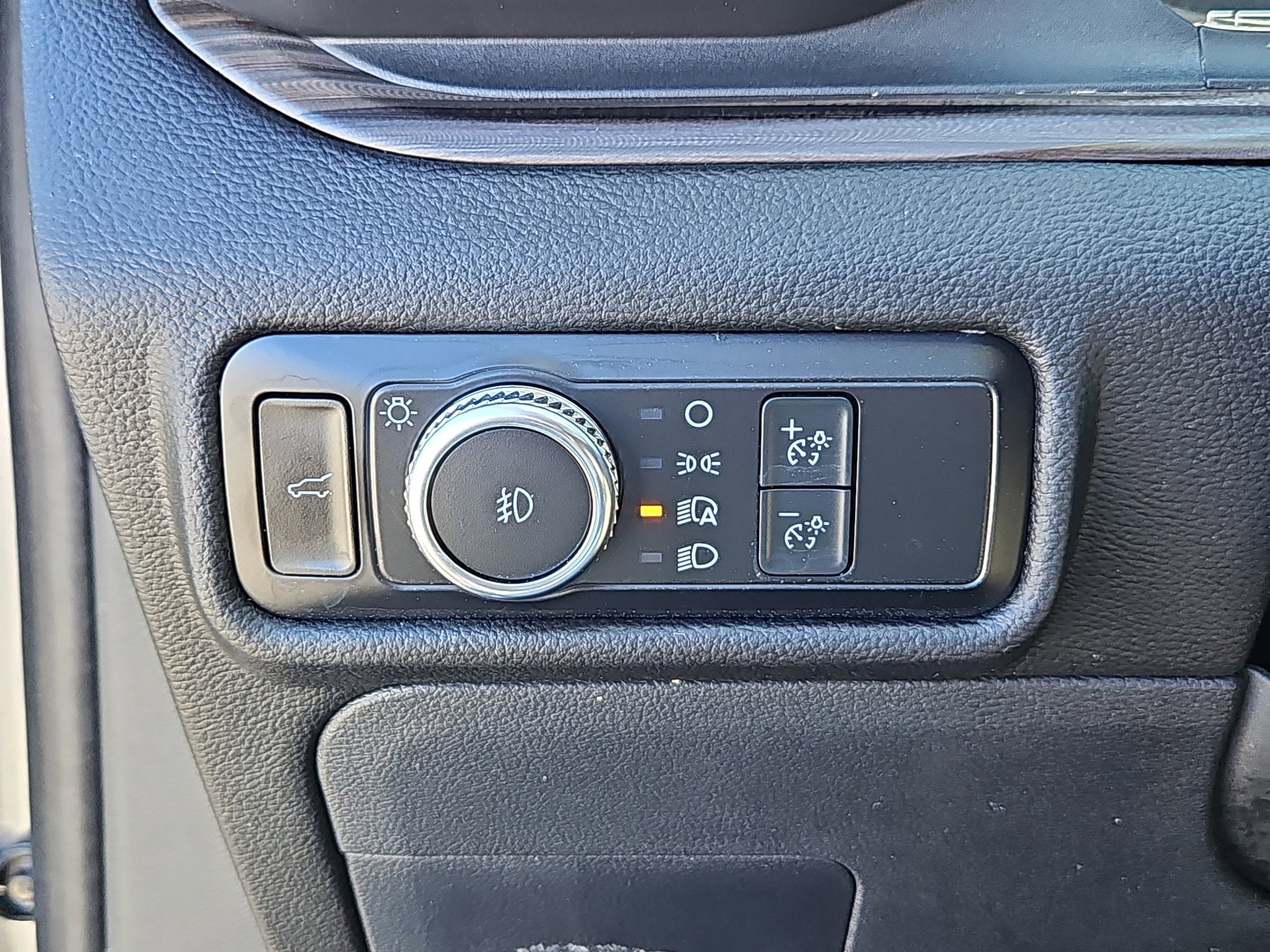Certified 2022 Ford Explorer Limited w/ Limited Technology Package AWD/4WD image 11