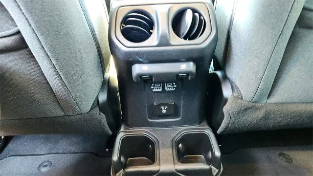 Used 2025 Jeep Wrangler Unlimited Sahara image 26