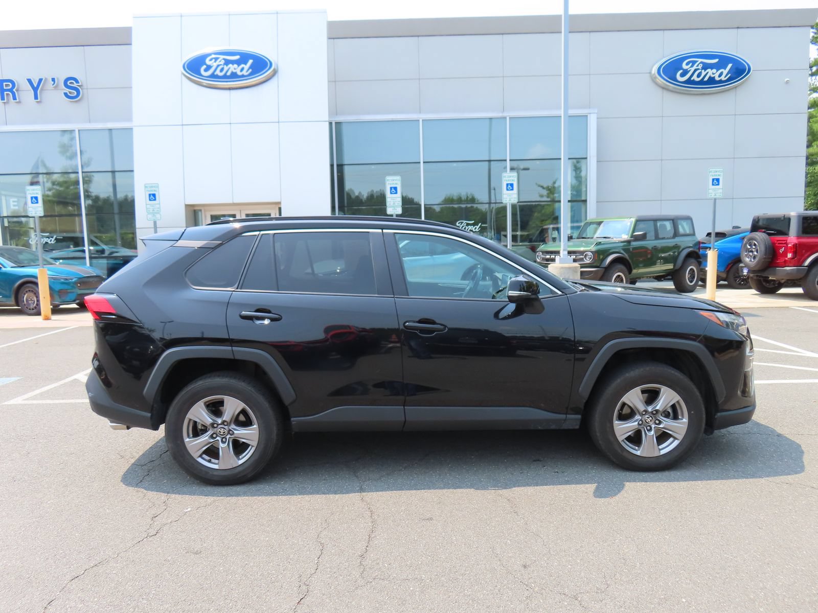 Used 2024 Toyota RAV4 XLE w/ Weather Package AWD/4WD image 4