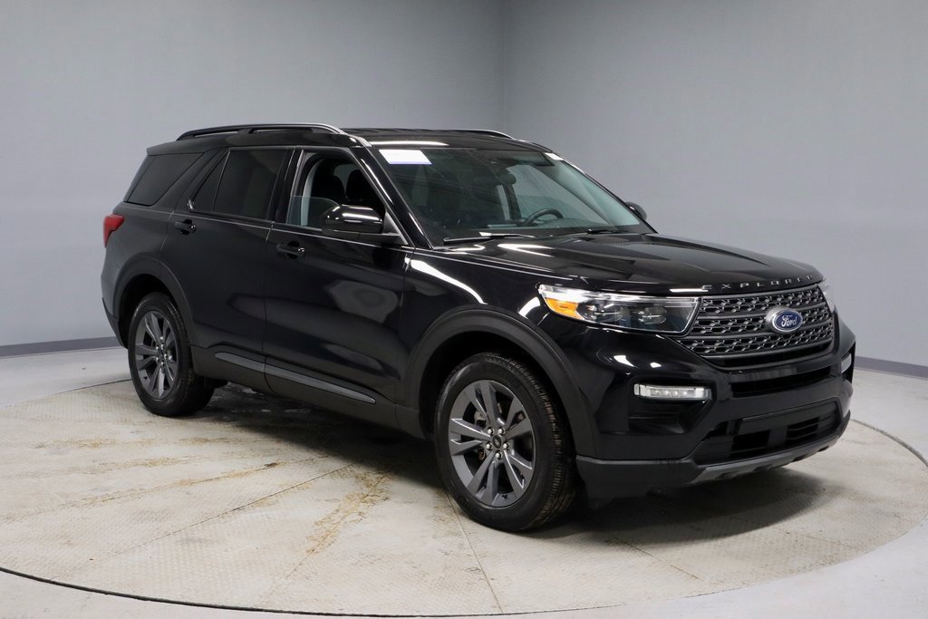 Certified 2023 Ford Explorer XLT w/ Equipment Group 202A image 7