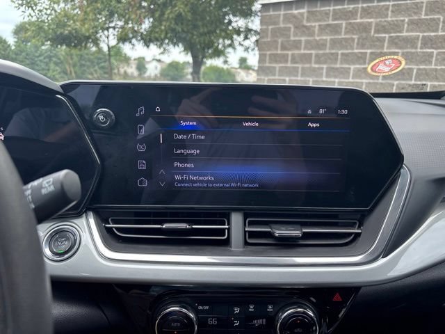 Used 2025 Chevrolet Trax LT FWD image 23