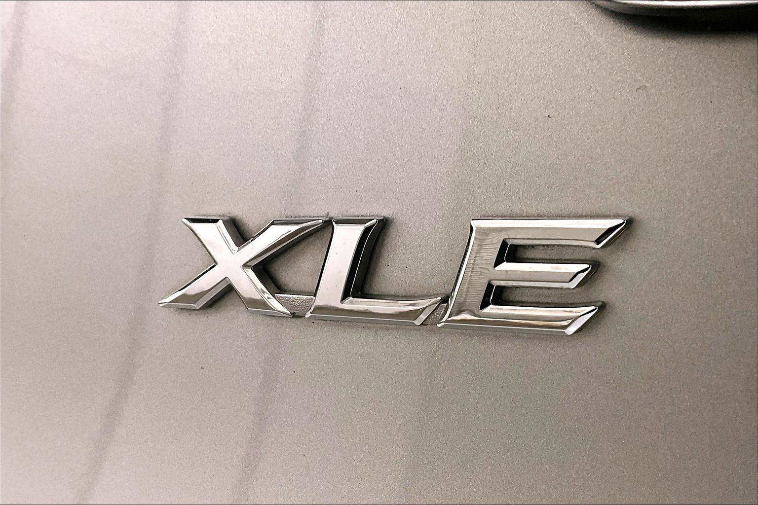 Used 2017 Toyota Camry XLE w/ Moonroof Package image 13