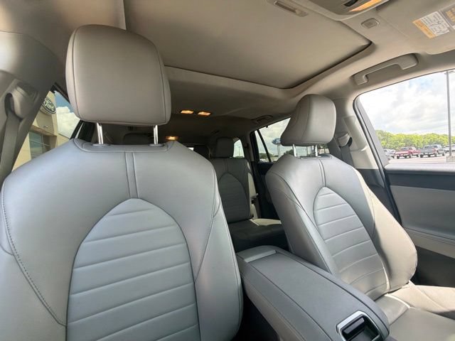 Used 2024 Toyota Highlander XLE AWD/4WD image 27