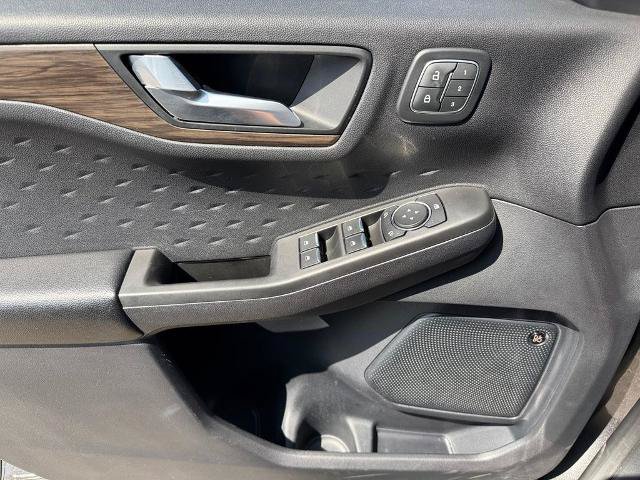 Certified 2020 Ford Escape Titanium AWD/4WD image 17