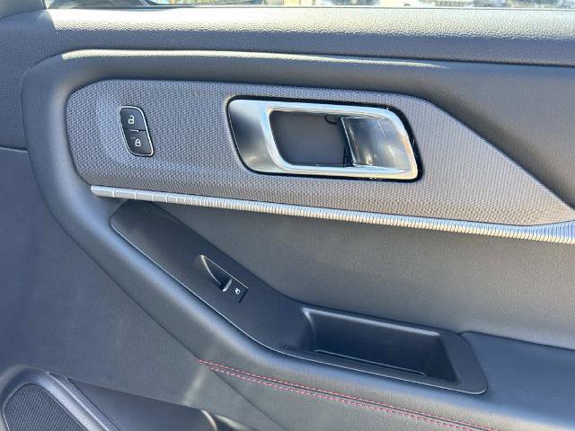 Certified 2025 Ford Explorer ST-Line w/ Premium Package RWD image 15