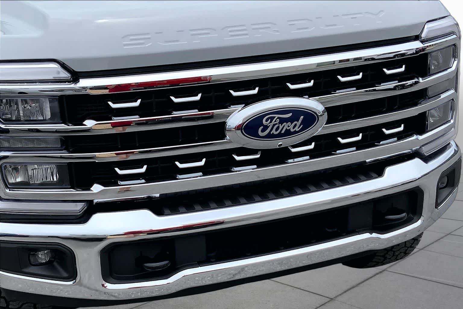 Certified 2025 Ford F350 Lariat w/ Tremor Off-Road Package AWD/4WD image 29