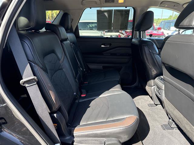 Used 2025 Nissan Pathfinder Platinum w/ Cargo Package AWD/4WD image 22