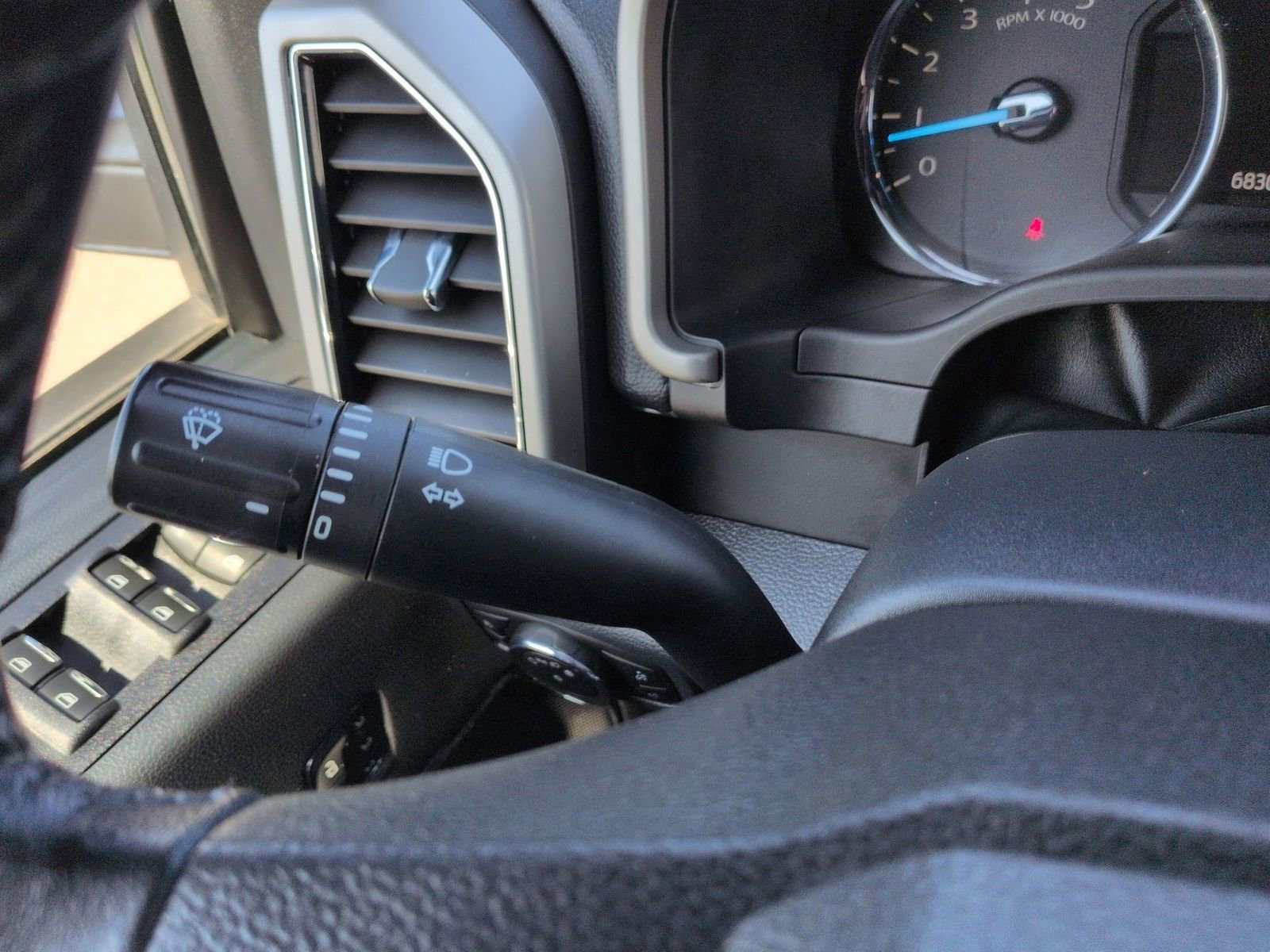 Certified 2022 Ford F250 Lariat w/ Black Appearance Package image 32