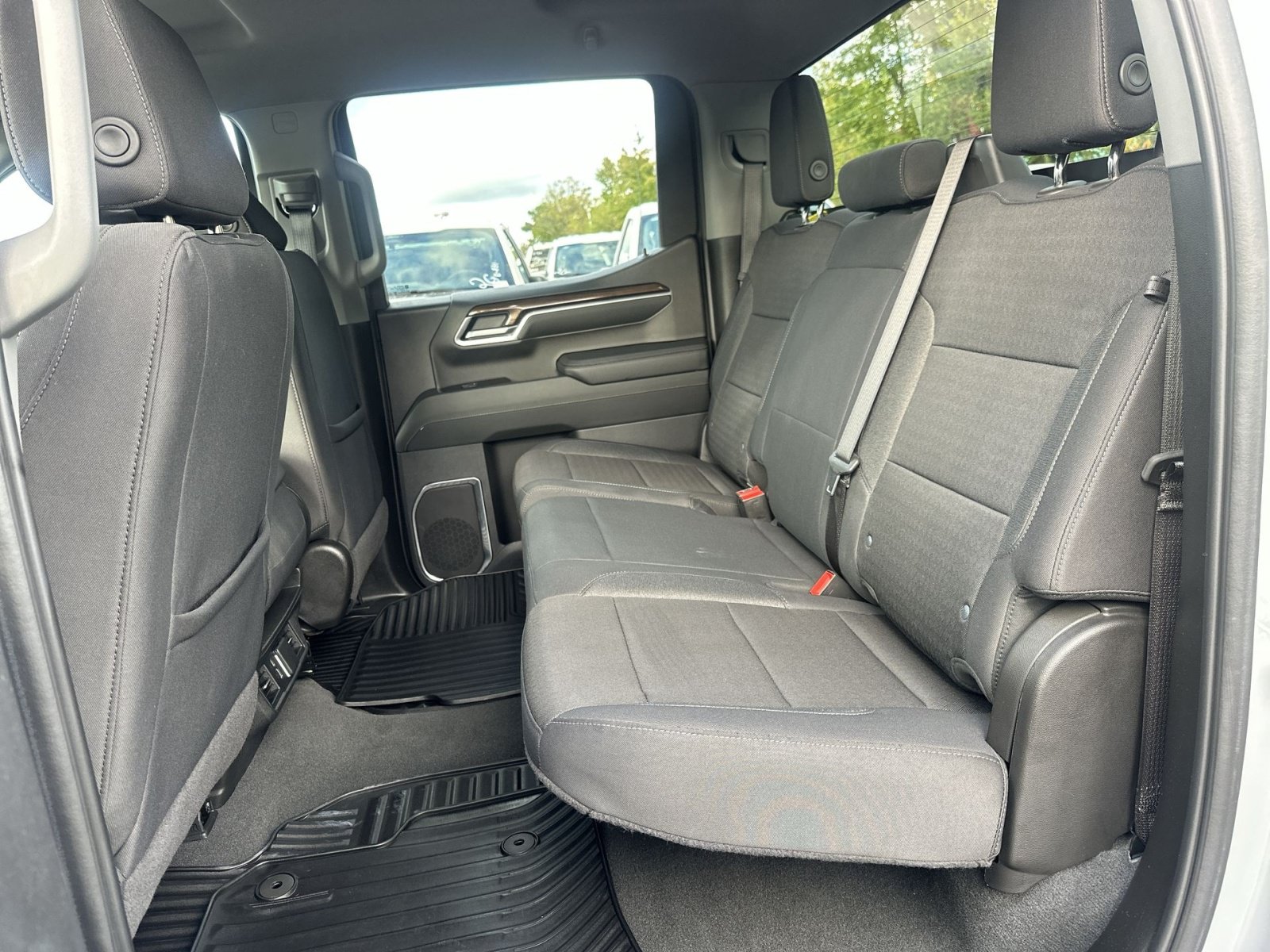 Used 2024 Chevrolet Silverado 1500 LT AWD/4WD image 25