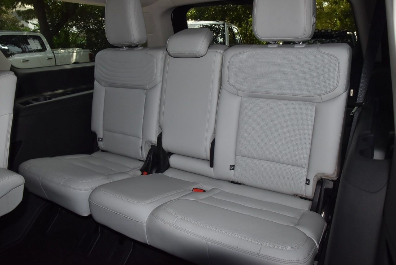 Certified 2025 Ford Expedition Max Platinum w/ Platinum Ultimate Package AWD/4WD image 15