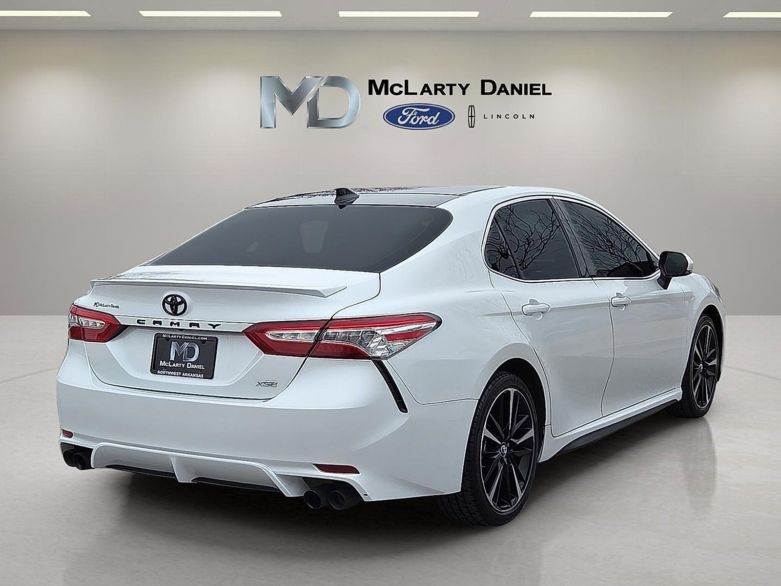 Used 2020 Toyota Camry XSE image 5