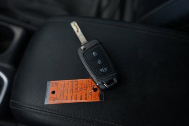 Used 2020 Hyundai Santa Fe SE AWD/4WD image 22