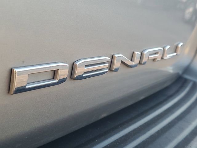 Used 2023 GMC Yukon Denali image 7