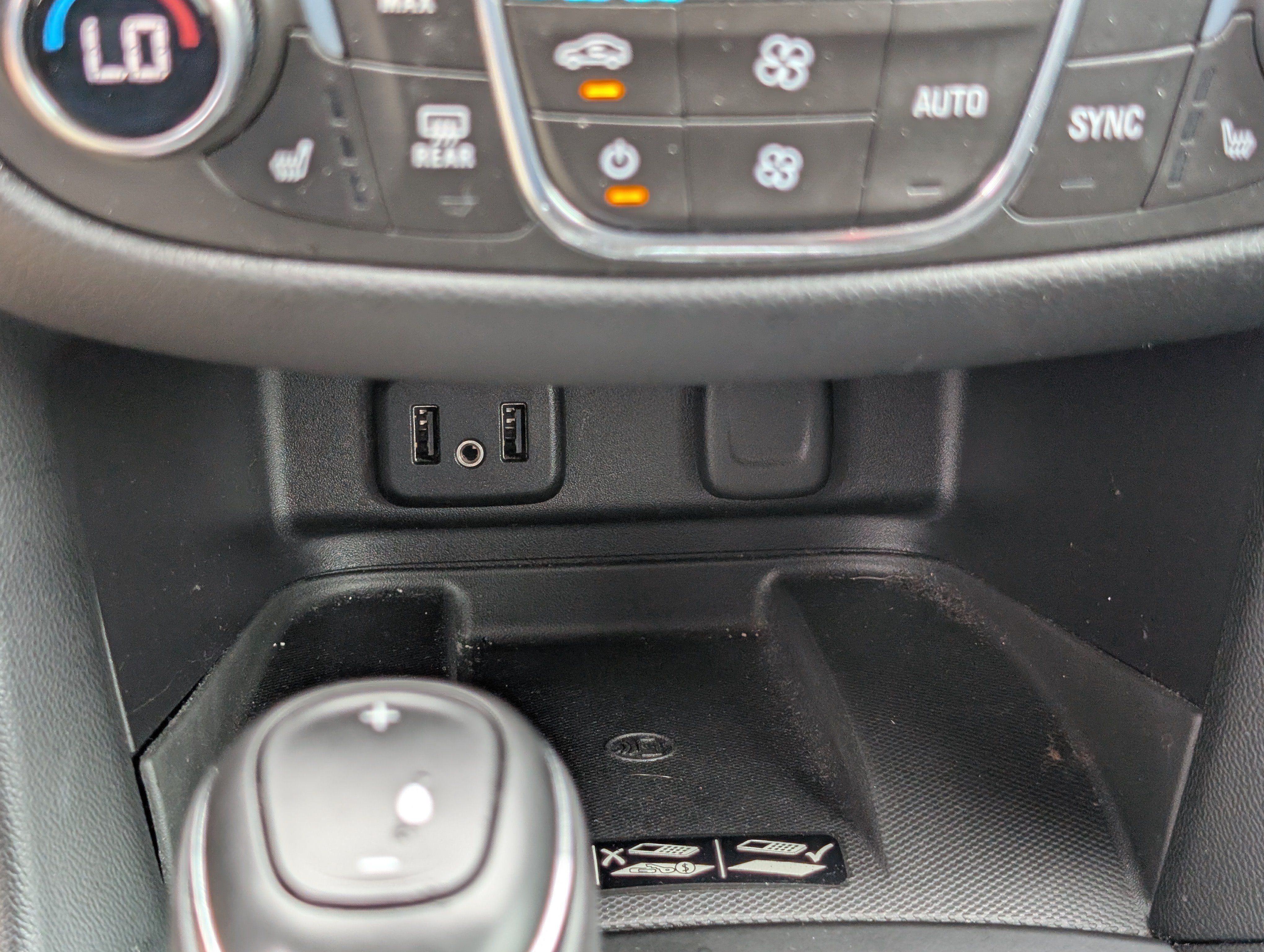 Used 2018 Chevrolet Equinox Premier AWD/4WD image 26