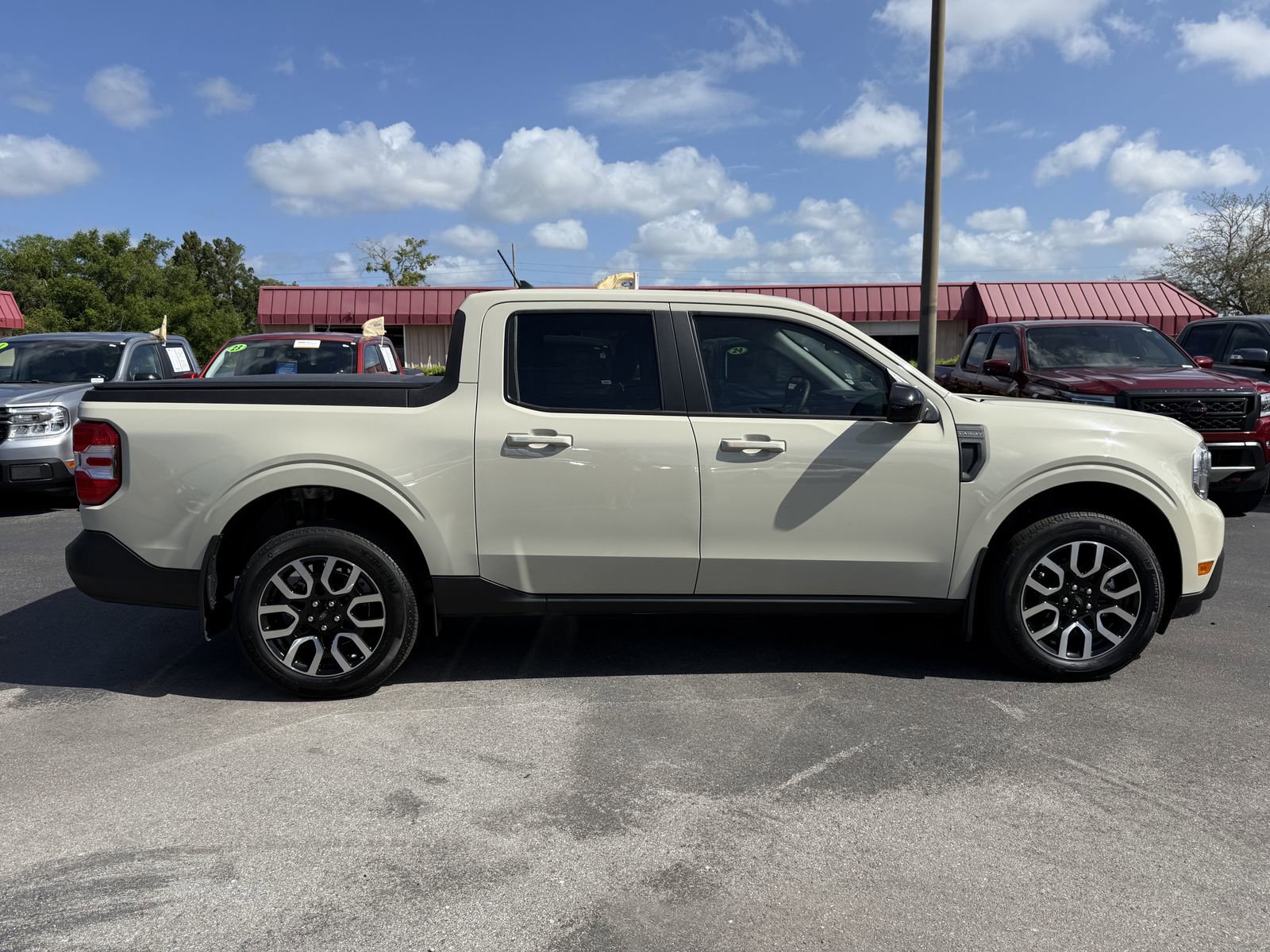 Certified 2024 Ford Maverick Lariat image 4