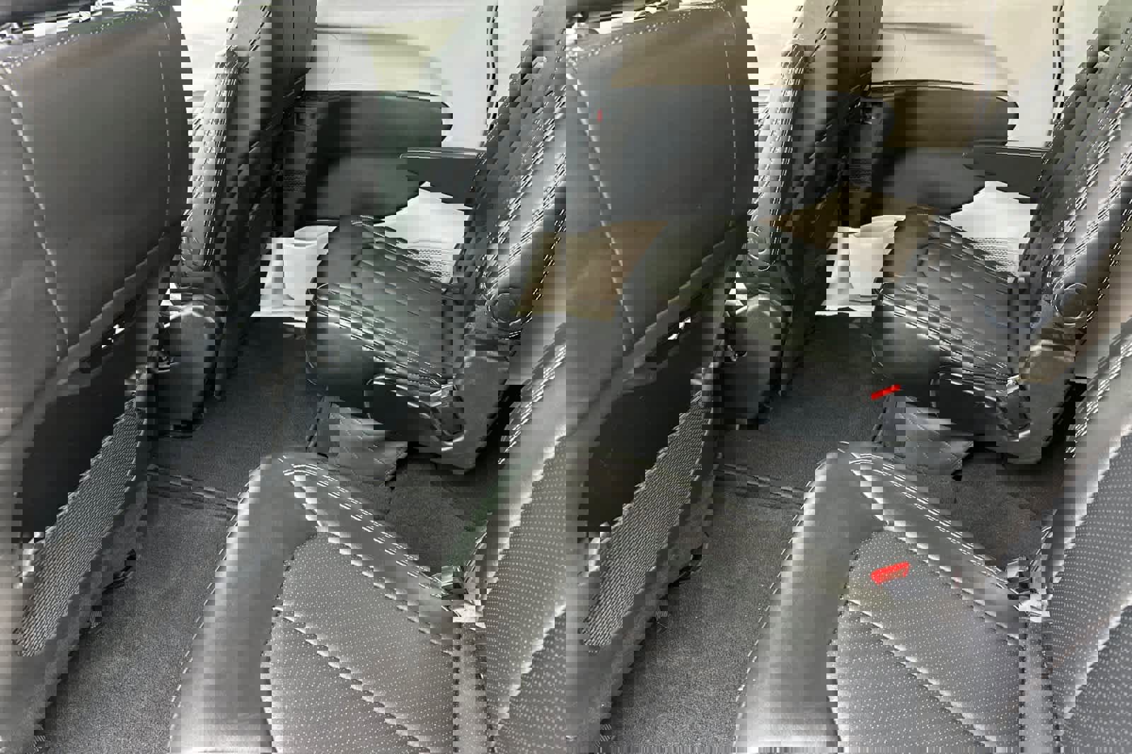 Used 2024 Chrysler Pacifica Touring-L image 4