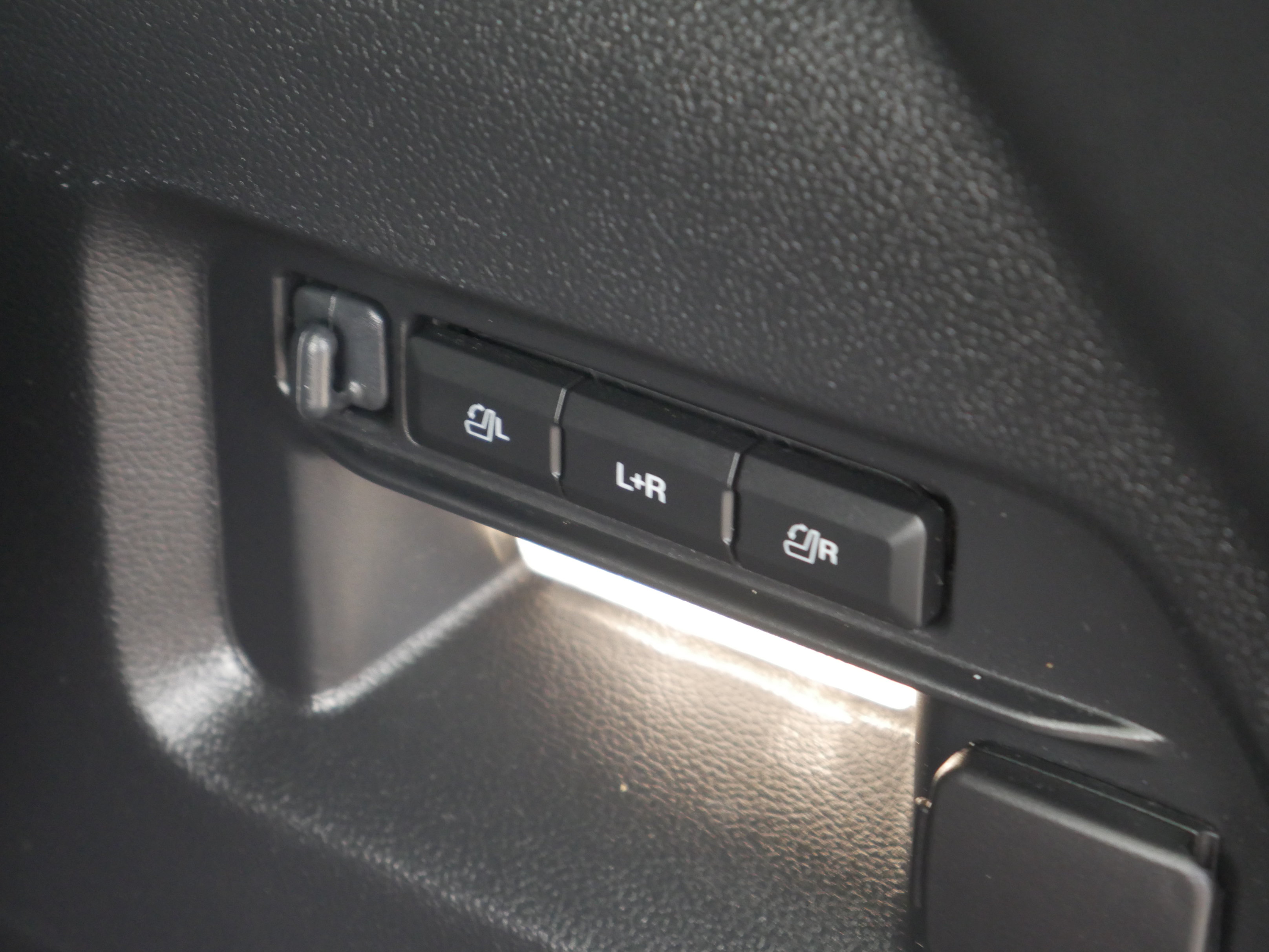 Certified 2025 Ford Explorer ST AWD/4WD image 21