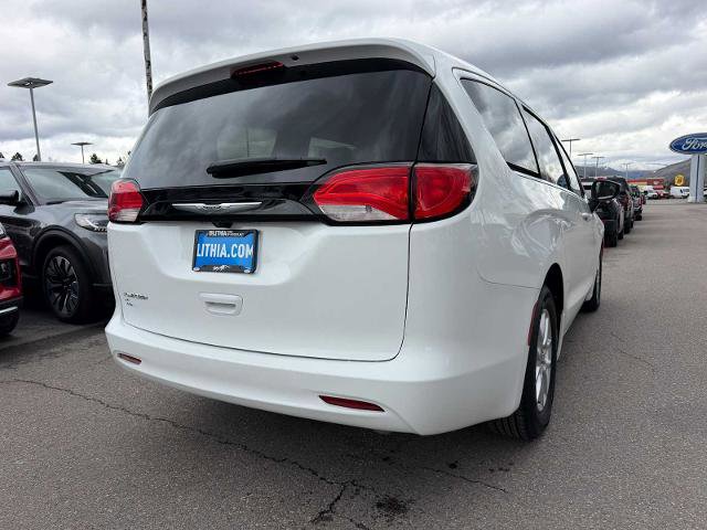 Used 2023 Chrysler Voyager LX image 7