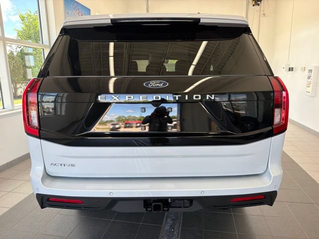 Certified 2025 Ford Expedition Active AWD/4WD image 5