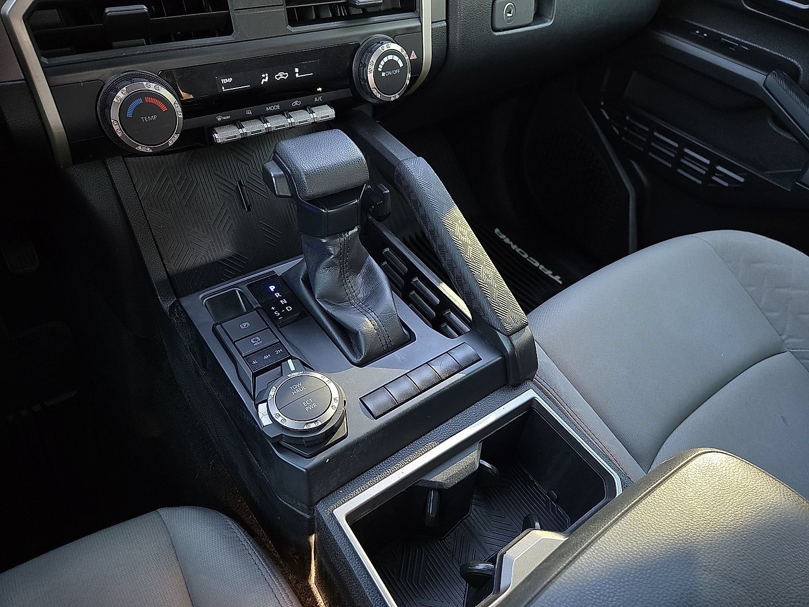Used 2024 Toyota Tacoma SR5 AWD/4WD image 25