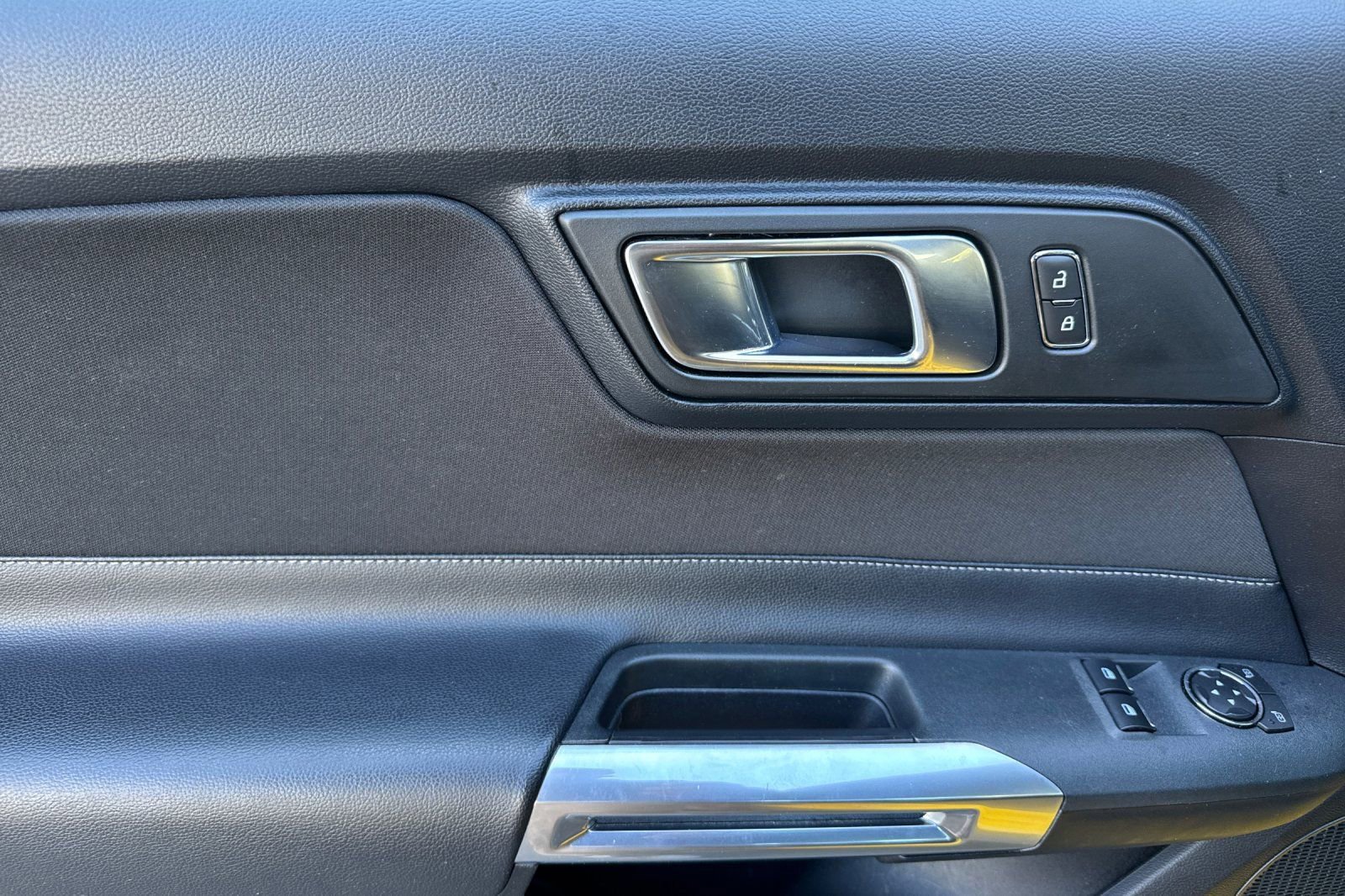 Certified 2018 Ford Mustang Coupe w/ Black Accent Pkg image 12