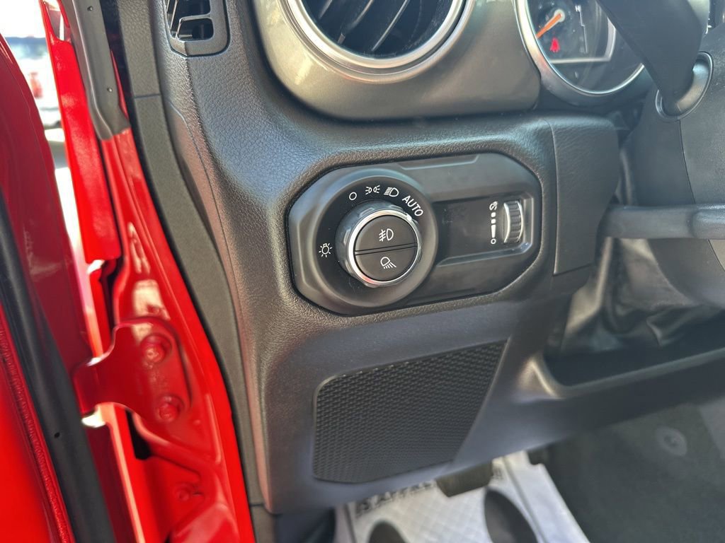 Used 2023 Jeep Gladiator Overland image 16