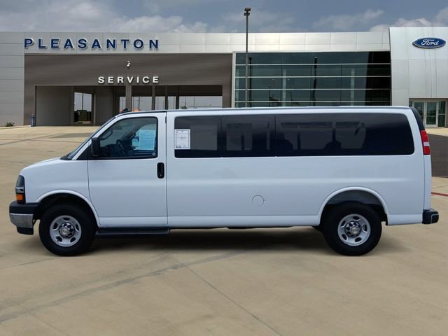 Used 2025 Chevrolet Express 3500 LT w/ LT Preferred Equipment Group RWD image 2