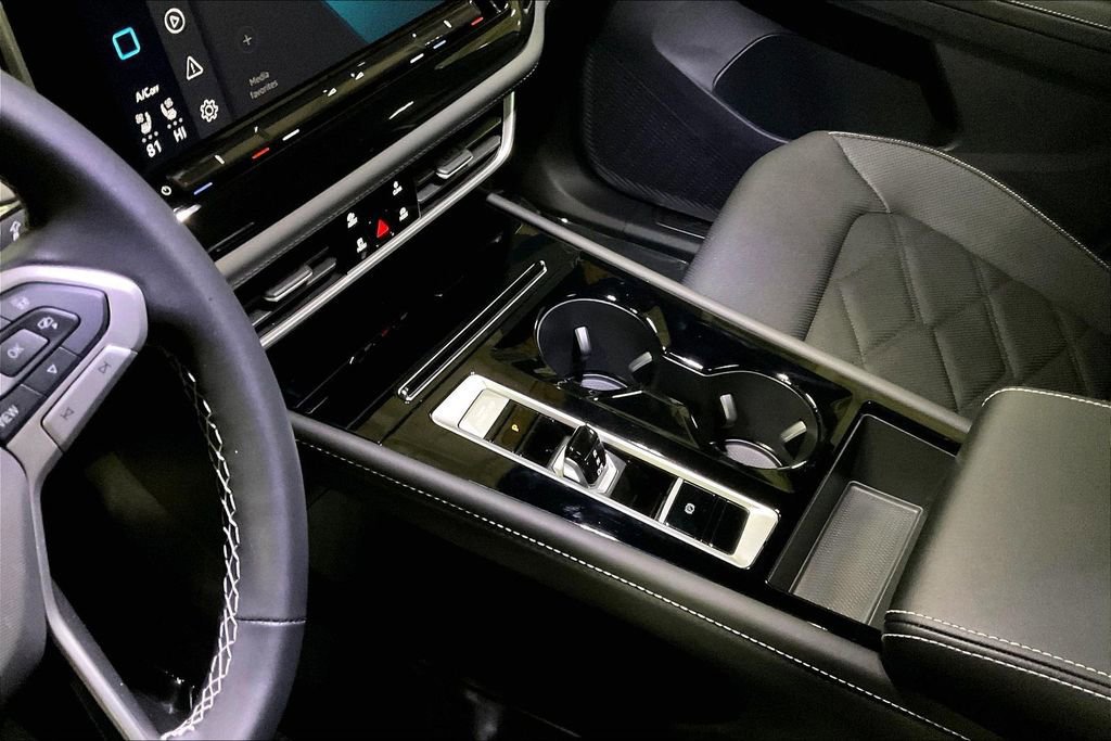 Used 2025 Volkswagen Atlas Cross Sport SE image 16