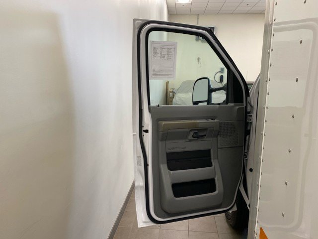 Certified 2023 Ford E-450 and Econoline 450 Super Duty w/ Power Windows & Locks Group RWD image 9