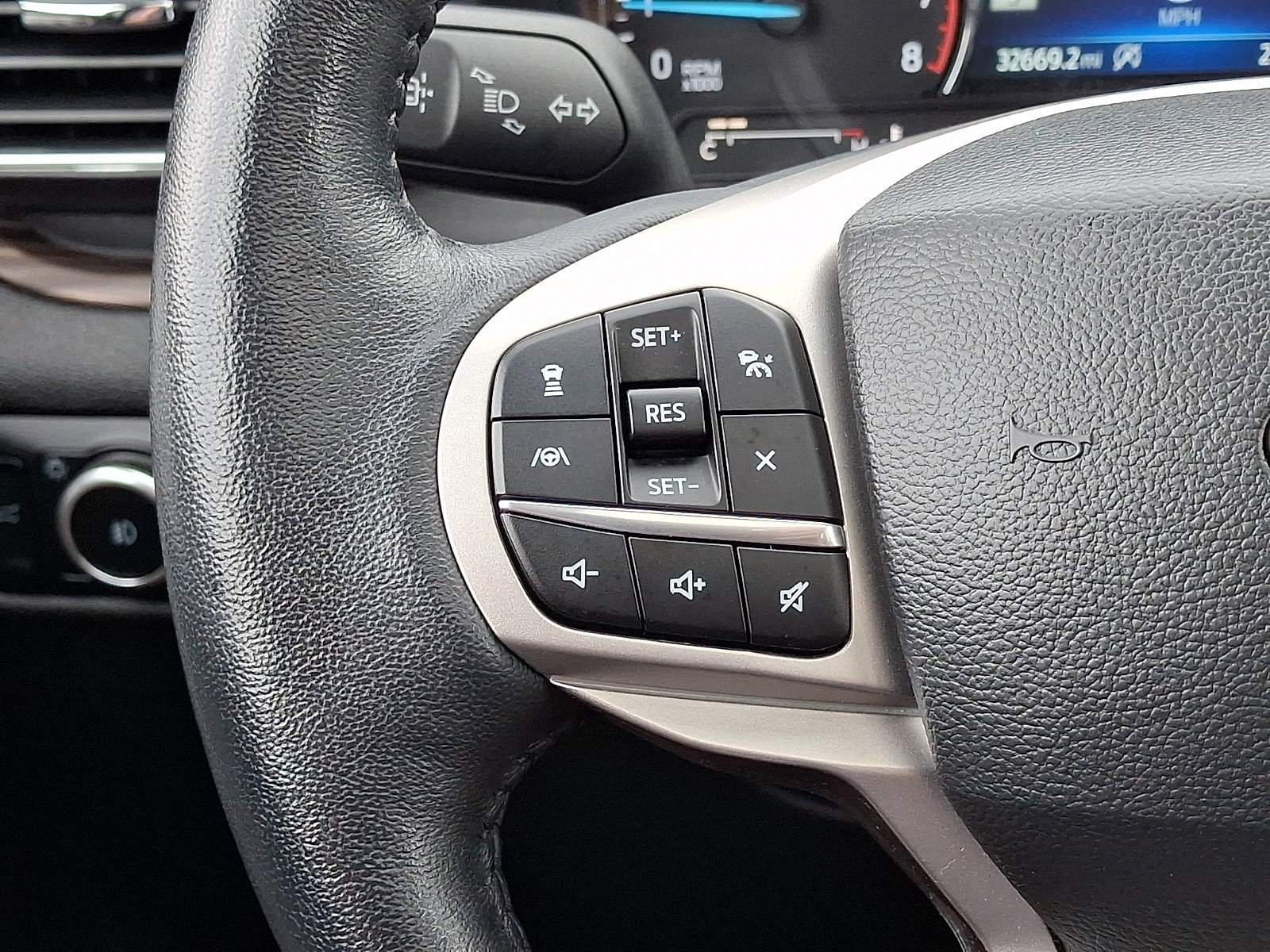 Certified 2023 Ford Explorer Limited w/ Limited Technology Package AWD/4WD image 25