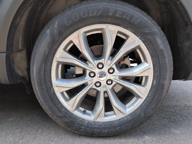 Certified 2023 Ford Explorer Limited AWD/4WD image 9