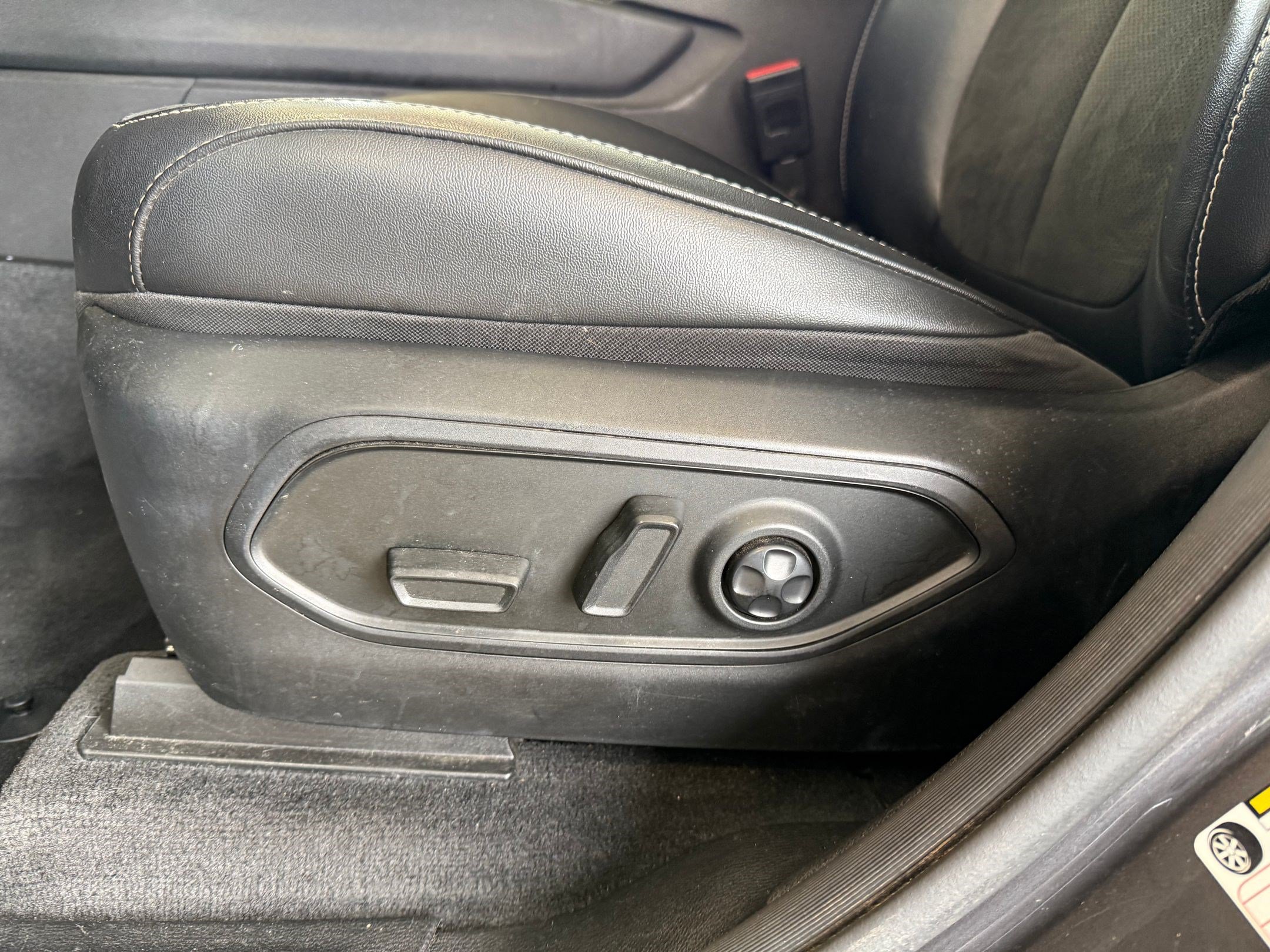 Used 2021 Jeep Grand Cherokee L Laredo AWD/4WD image 15