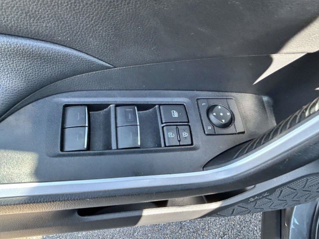 Used 2024 Toyota RAV4 XLE FWD image 21