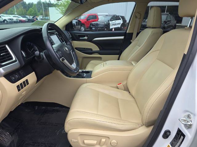 Used 2018 Toyota Highlander XLE w/ Carpet Mat Package (TMS) FWD image 6