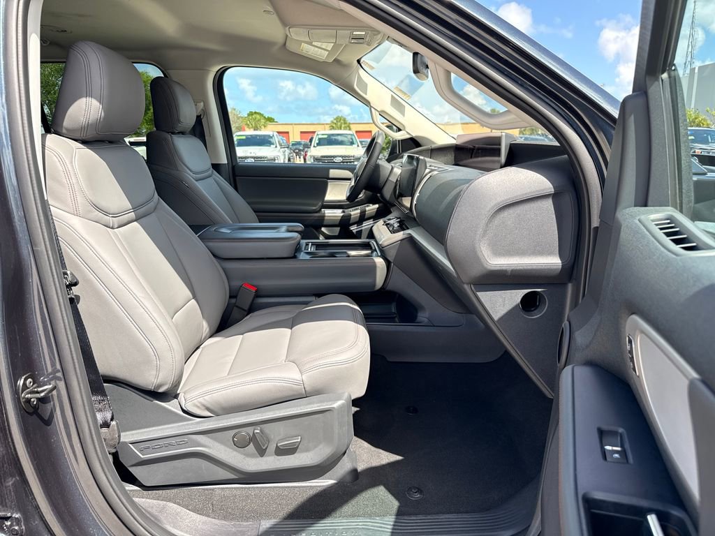 Certified 2025 Ford Expedition Active image 26