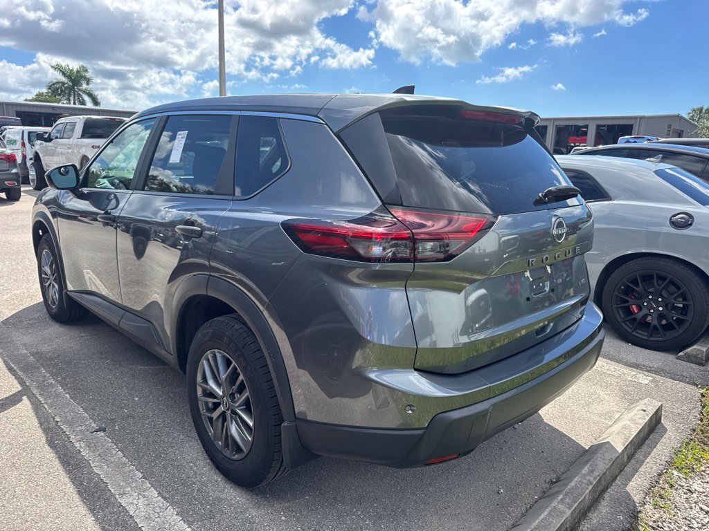Used 2025 Nissan Rogue S AWD/4WD image 6