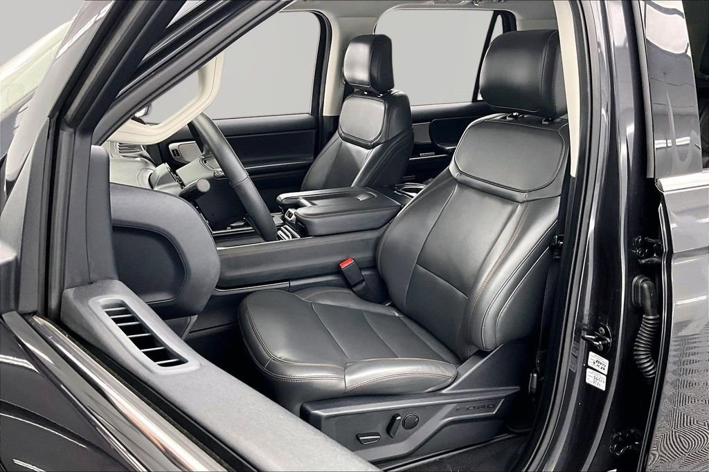 Certified 2025 Ford Expedition Active AWD/4WD image 25