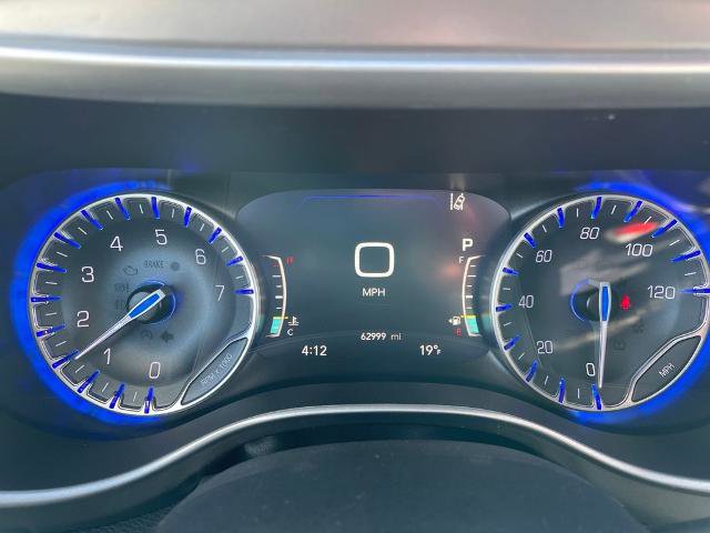 Used 2023 Chrysler Pacifica Touring-L image 12