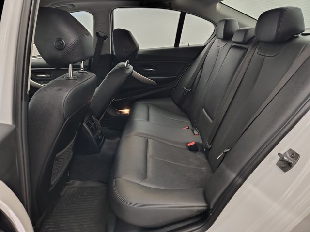 Used 2018 BMW 320i xDrive Sedan w/ Convenience Package AWD/4WD image 12