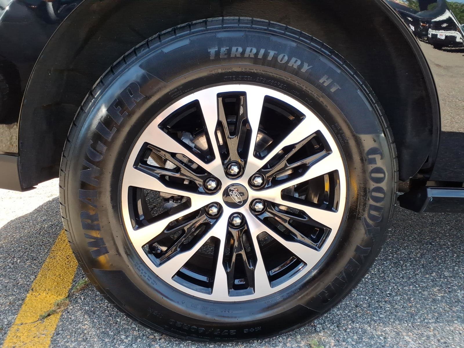 Certified 2025 Ford Expedition Platinum AWD/4WD image 10