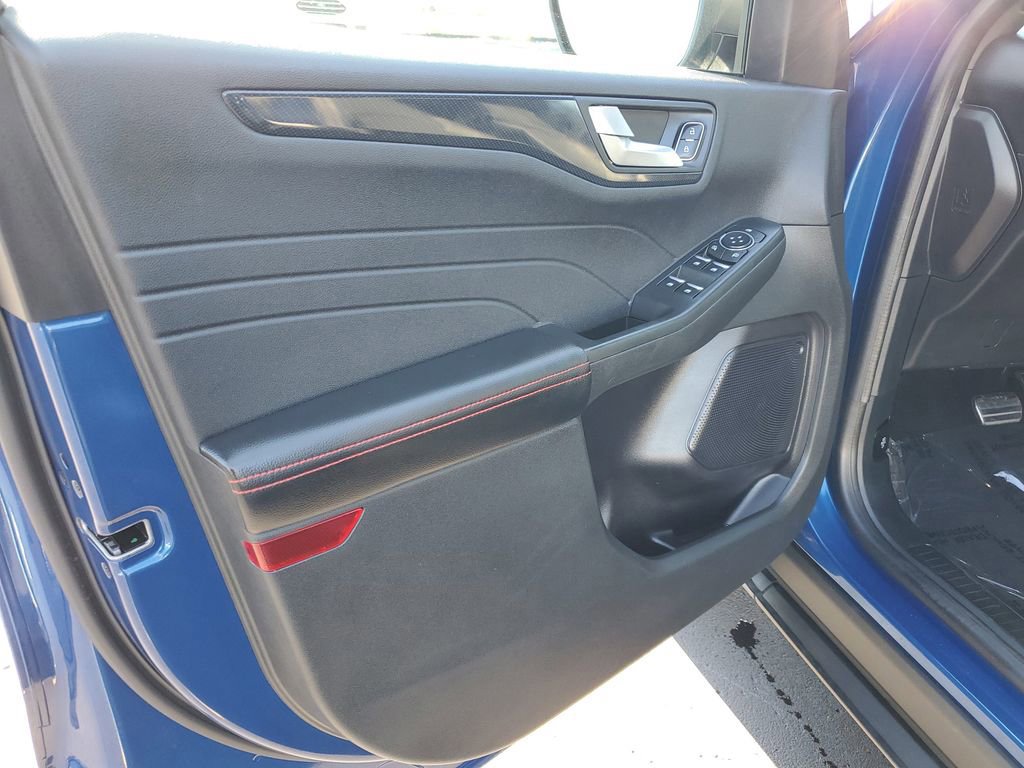 Certified 2023 Ford Escape ST-Line w/ Tech Pack #1 image 6
