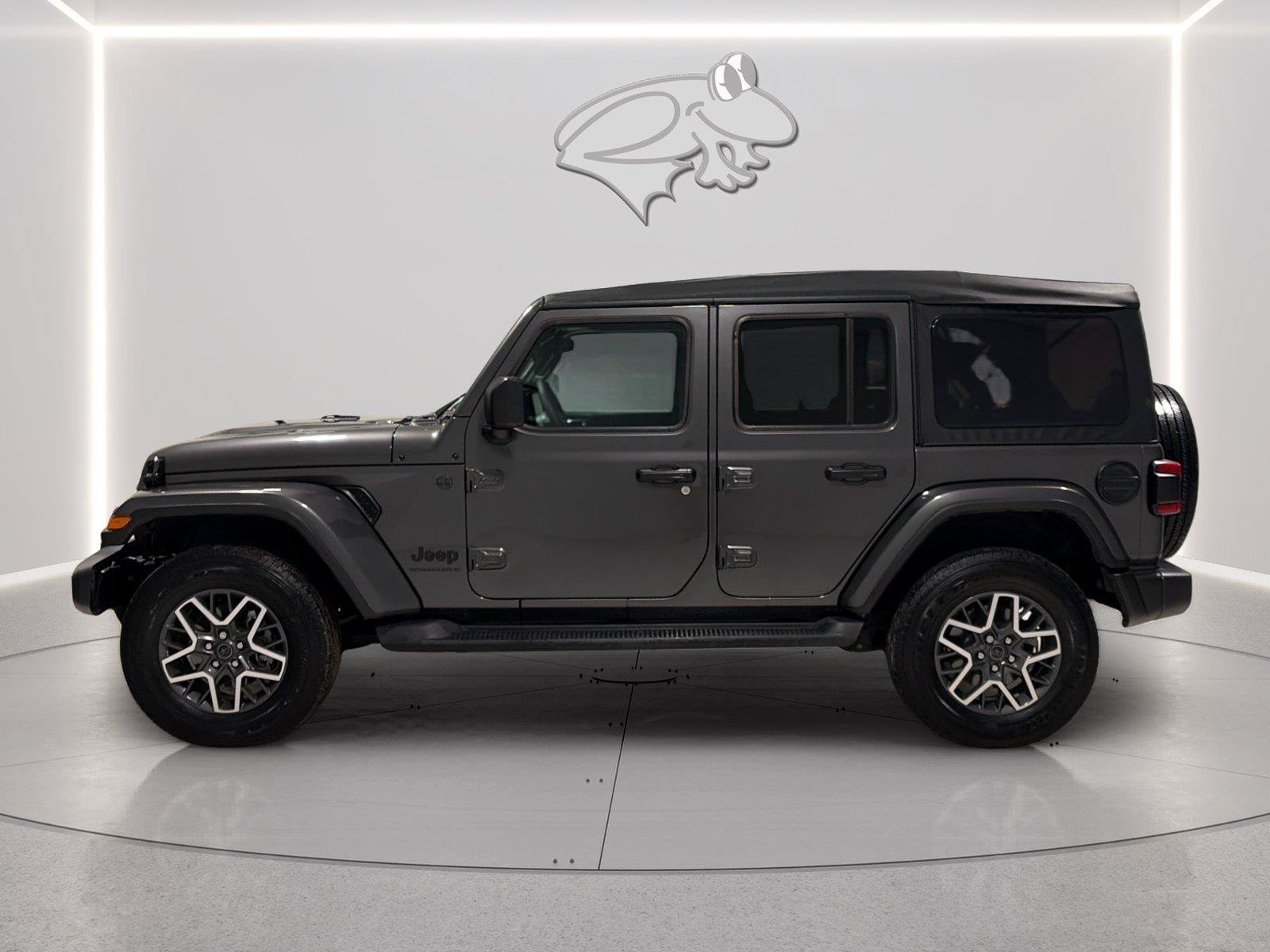 Used 2025 Jeep Wrangler Unlimited Sahara AWD/4WD image 2