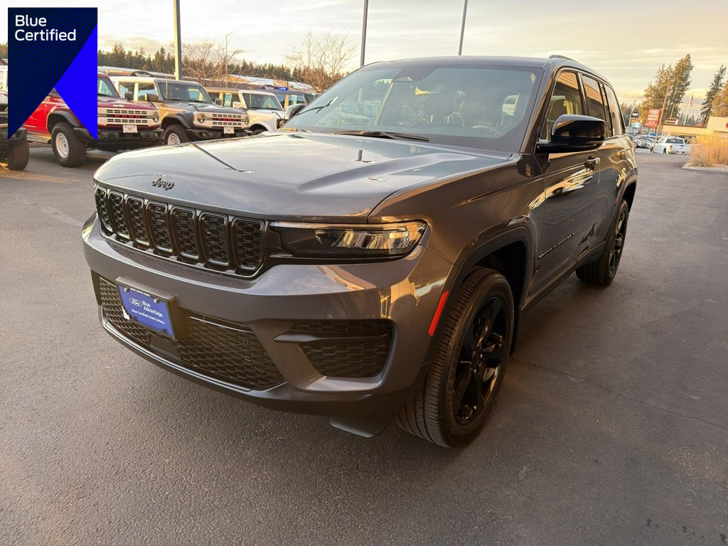 Used 2023 Jeep Grand Cherokee Altitude image 1