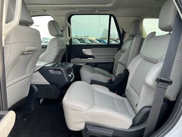 Certified 2025 Ford Expedition Active image 5