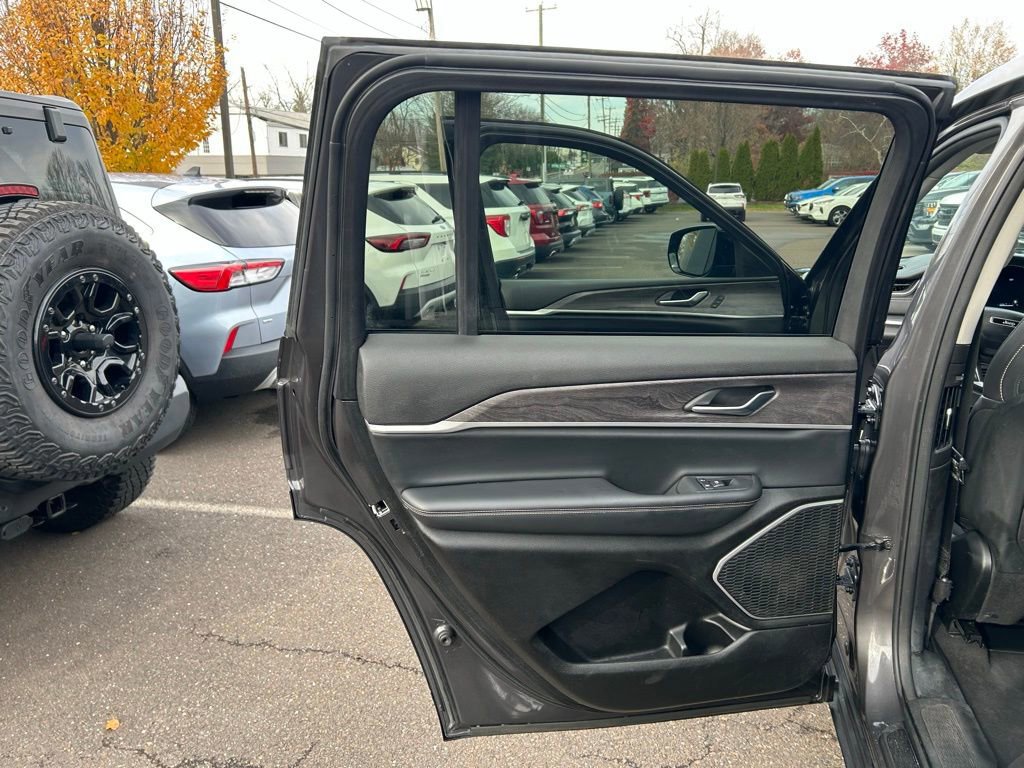 Used 2022 Jeep Grand Cherokee L Limited image 17