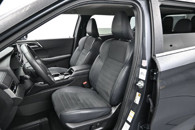 Used 2025 Mitsubishi Outlander SE FWD image 11