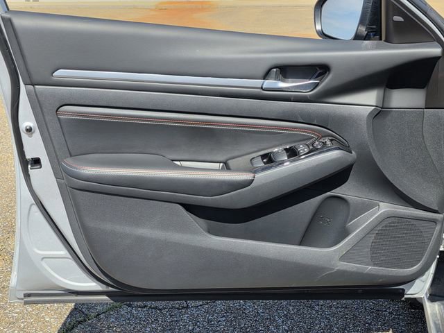 Used 2023 Nissan Altima 2.5 SR w/ SR Premium Package image 14