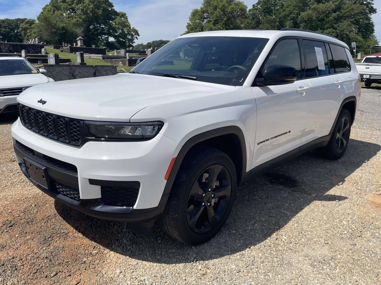 Used 2023 Jeep Grand Cherokee L Laredo AWD/4WD image 13