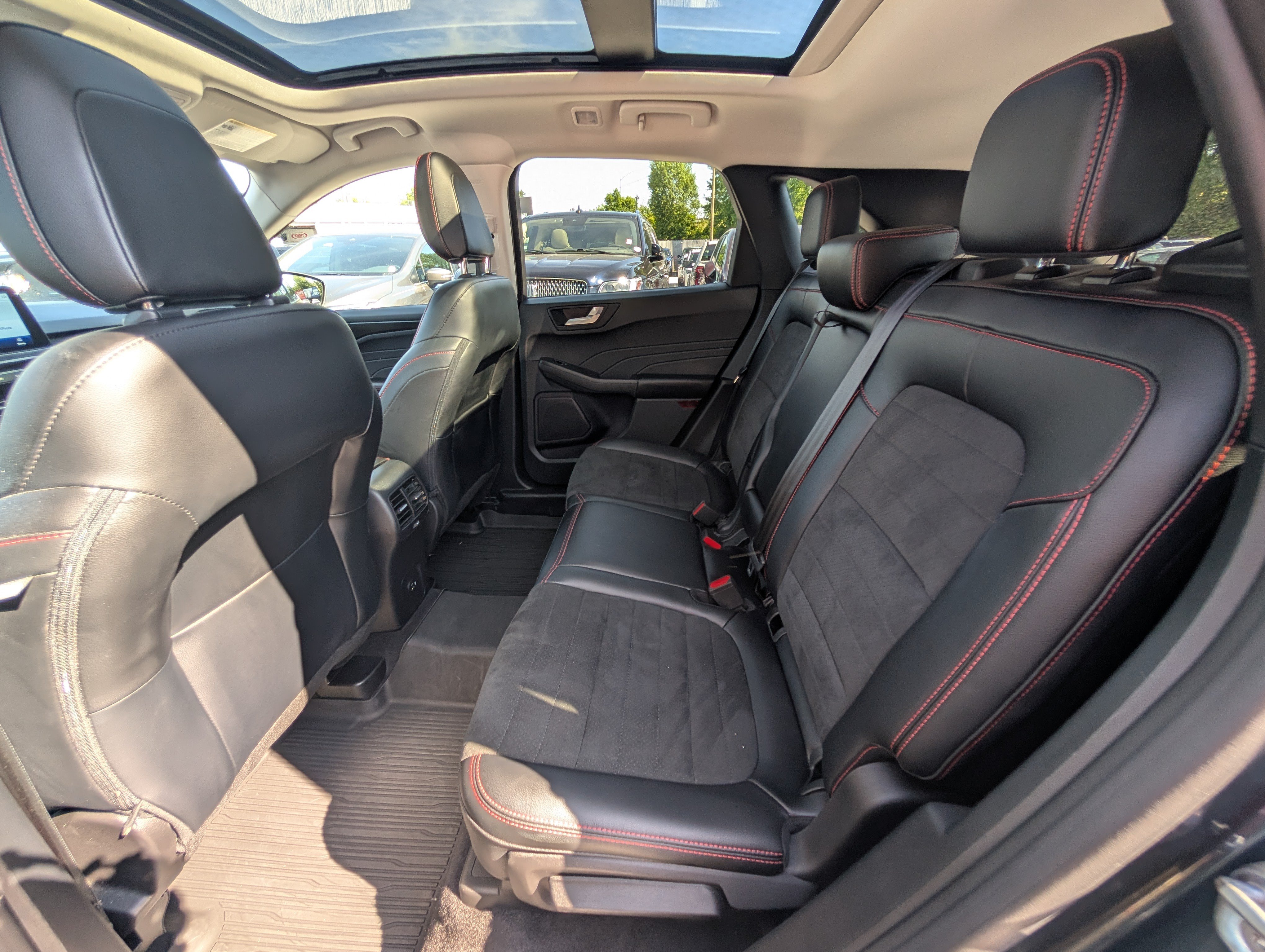 Certified 2022 Ford Escape SEL w/ SEL Stealth AWD Package image 16